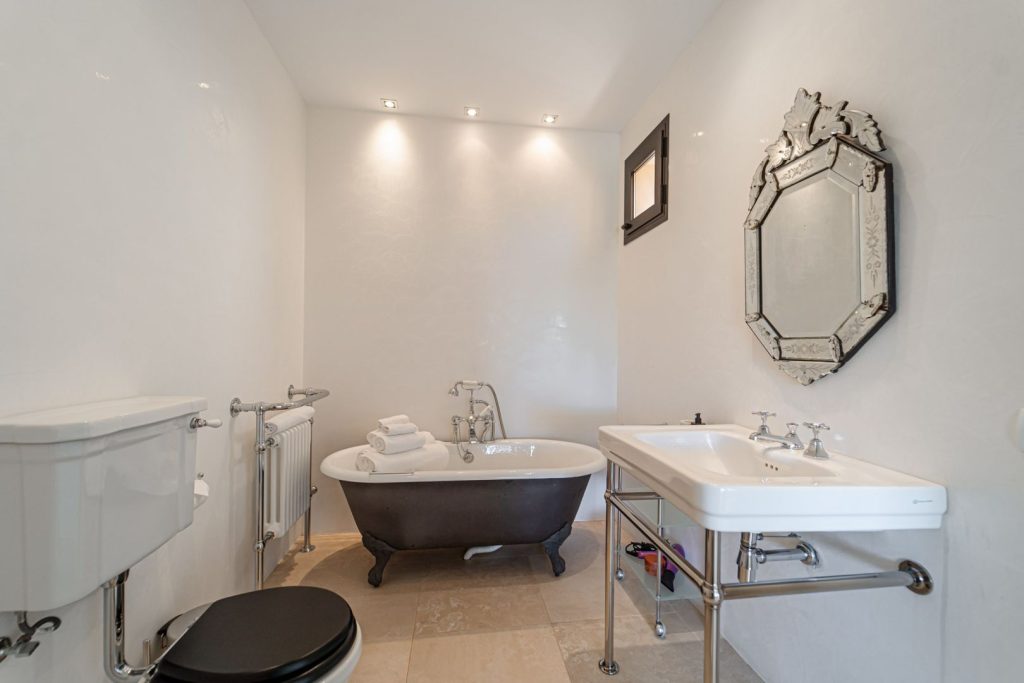 Bath01