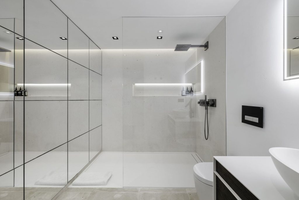 105 Suite 2 Mirror Bath