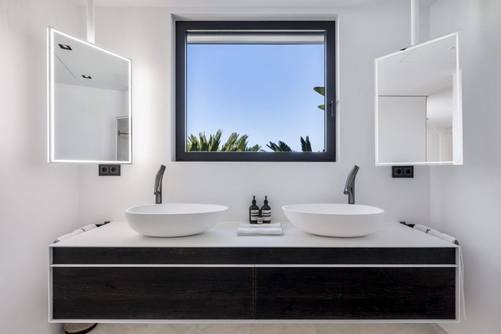 111 Suite 3 Bath Seaview