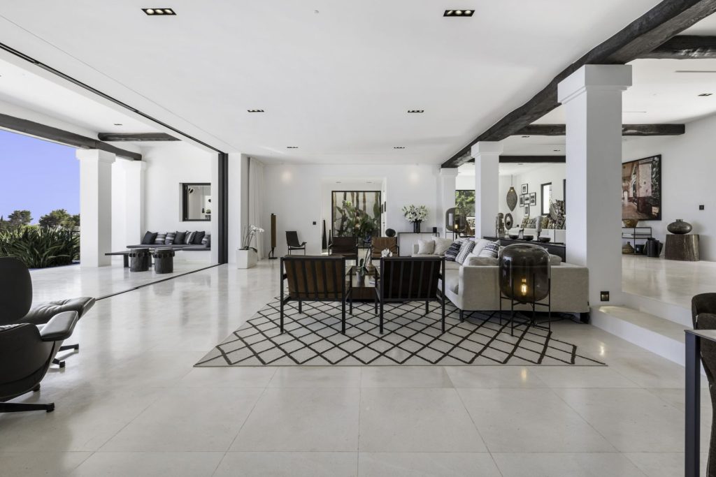 39 East View Salon