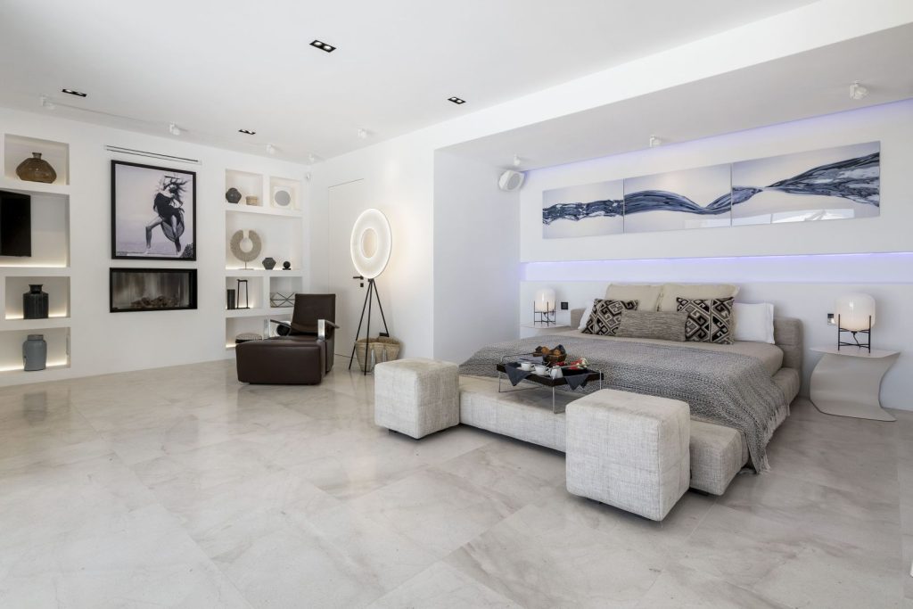 95 Master Suite Bed