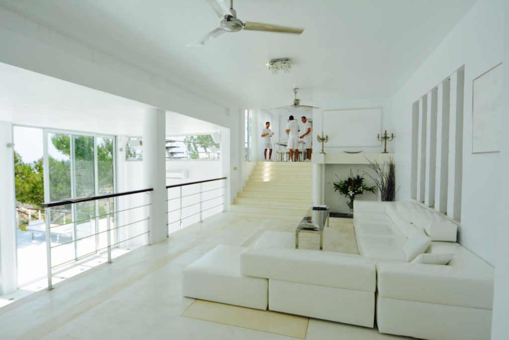12. - - -Roca Living Staff