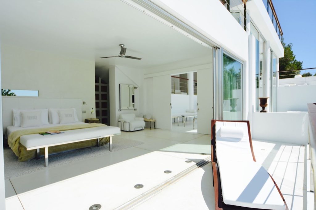 28. Roca bedroom 5 open