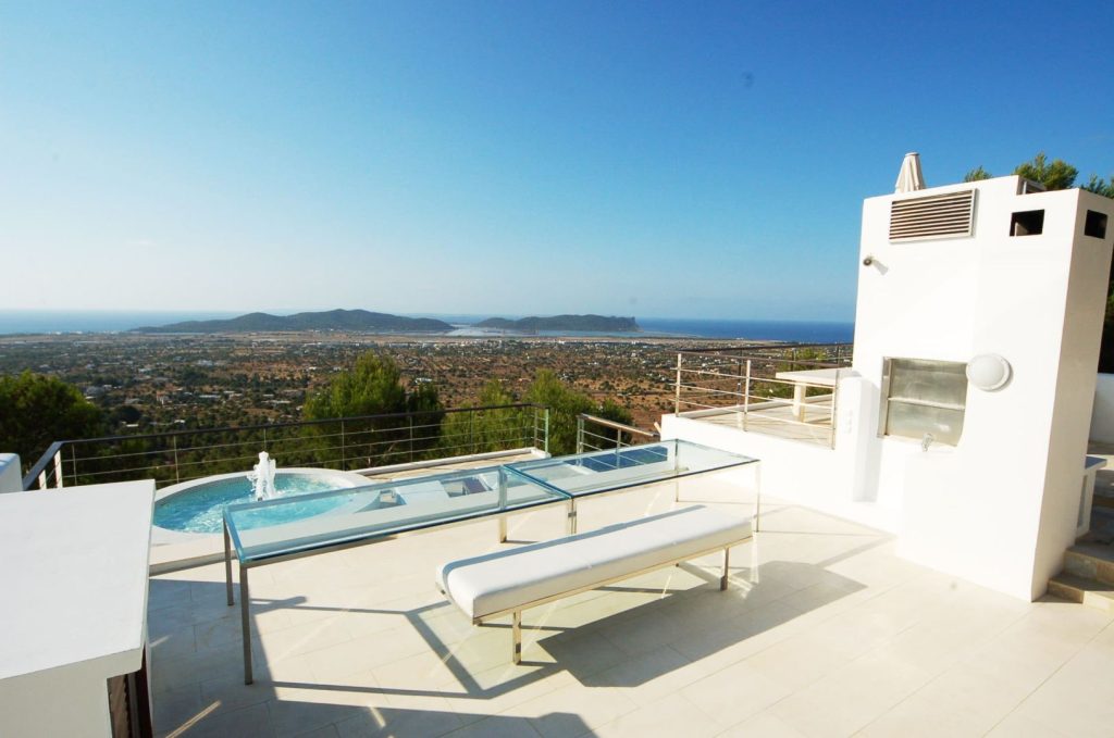 3. - - -Roca Skylounge view
