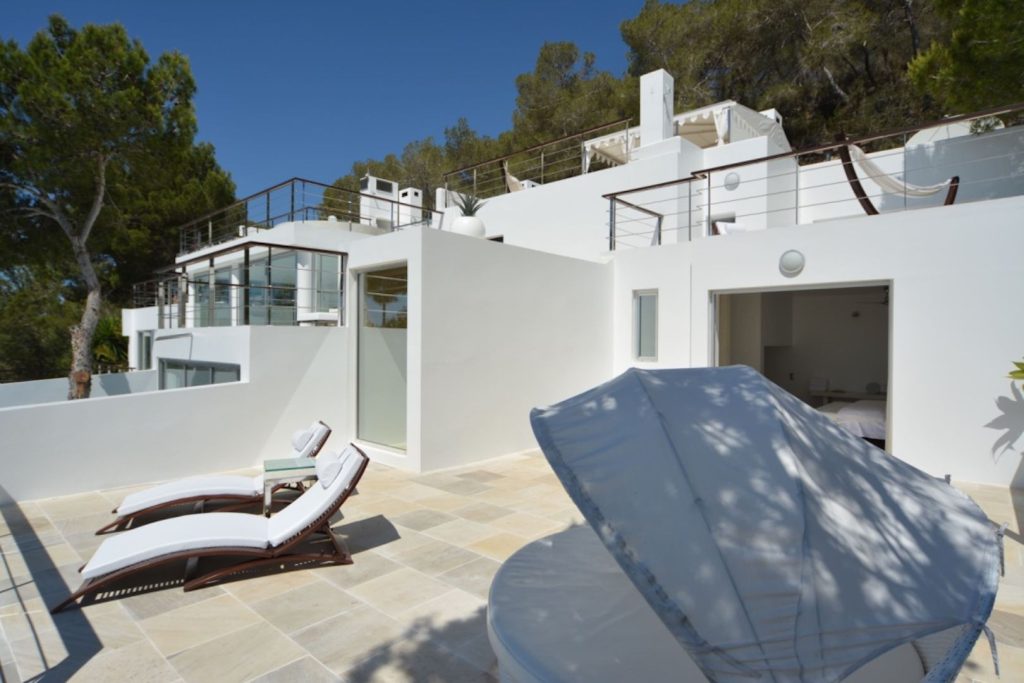 30. Roca terrace looking north
