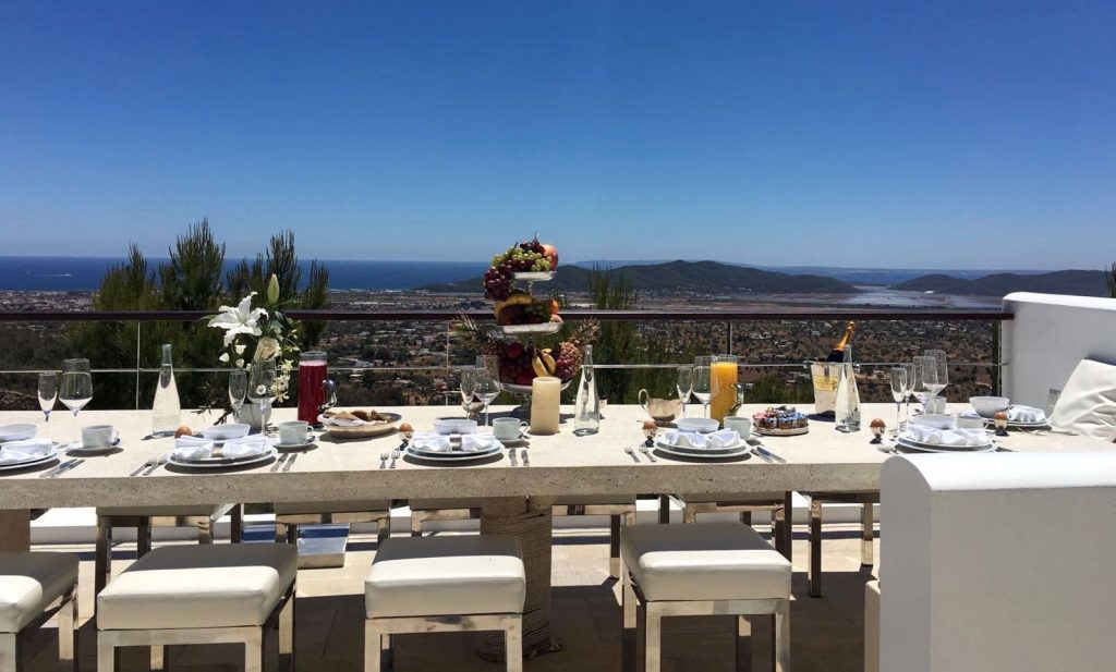 31. - - -Sky lounge breakfast