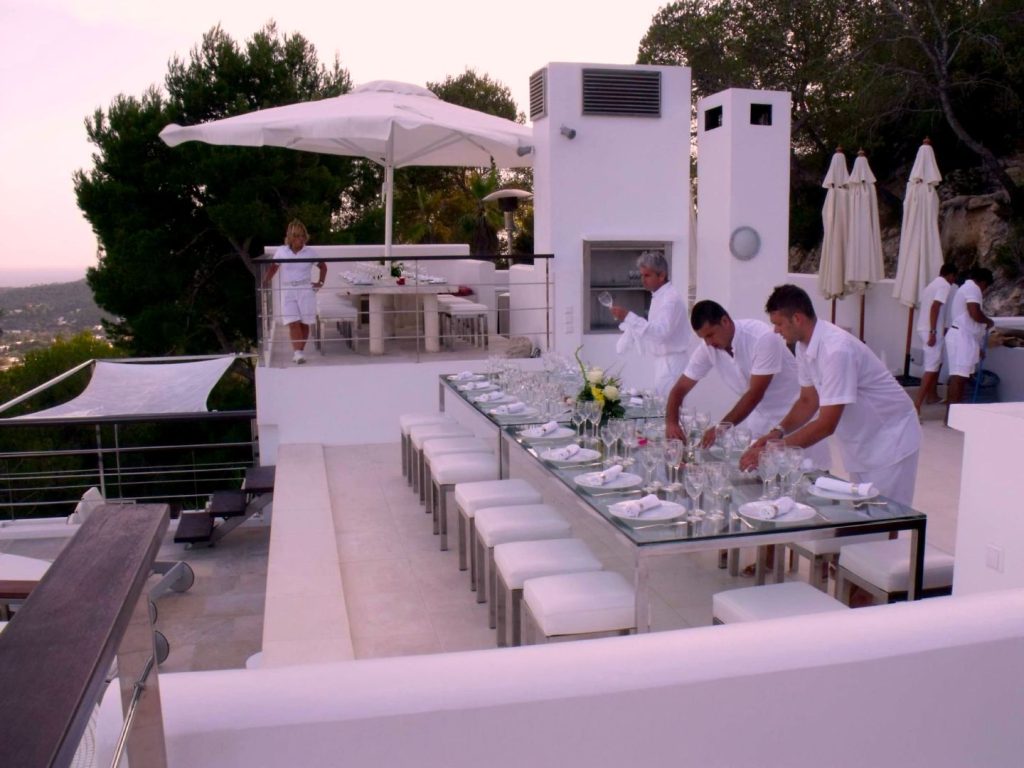 32. - - -Roca Sky lounge staff