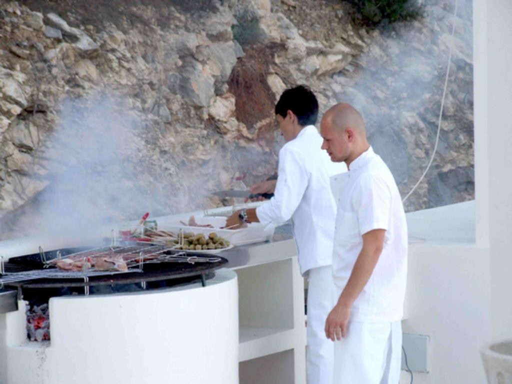 35. - - -Roca BBQ
