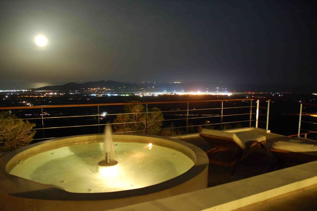 46. - - -Jacuzzi night-moon