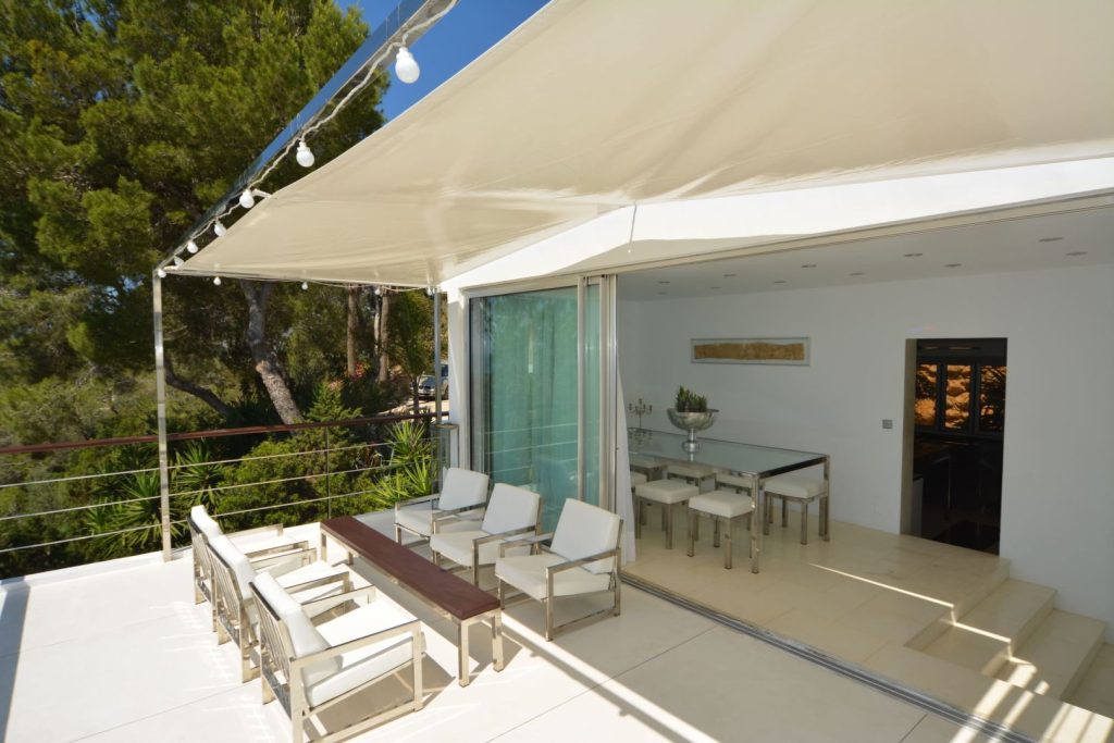 53. - - -Dining terrace area