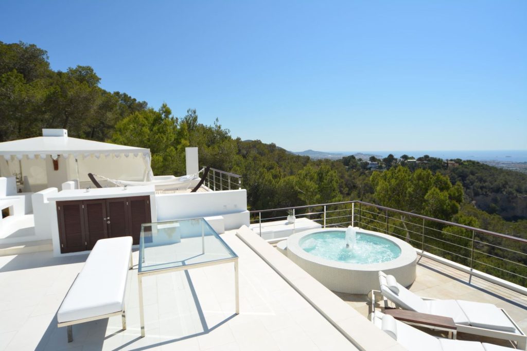 54. Roca Sky lounge