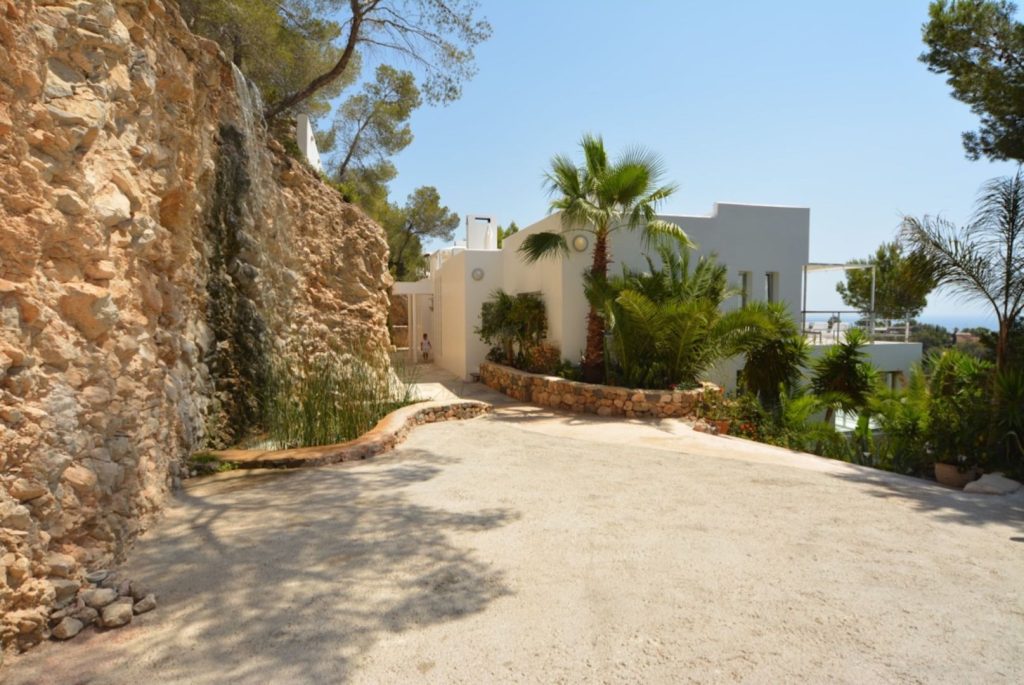 8. Roca Entrance