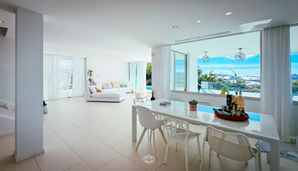 tombenzon-villa-triple-x-2024-14-1920x1100-crop-50-42