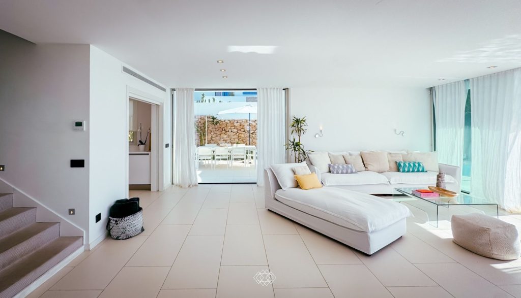 tombenzon-villa-triple-x-2024-26-1920x1100-crop-25-24