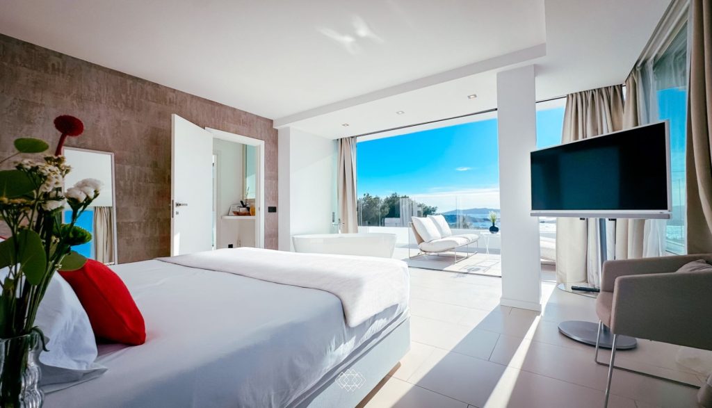 tombenzon-villa-triple-x-2024-31-1920x1100-crop-52-50