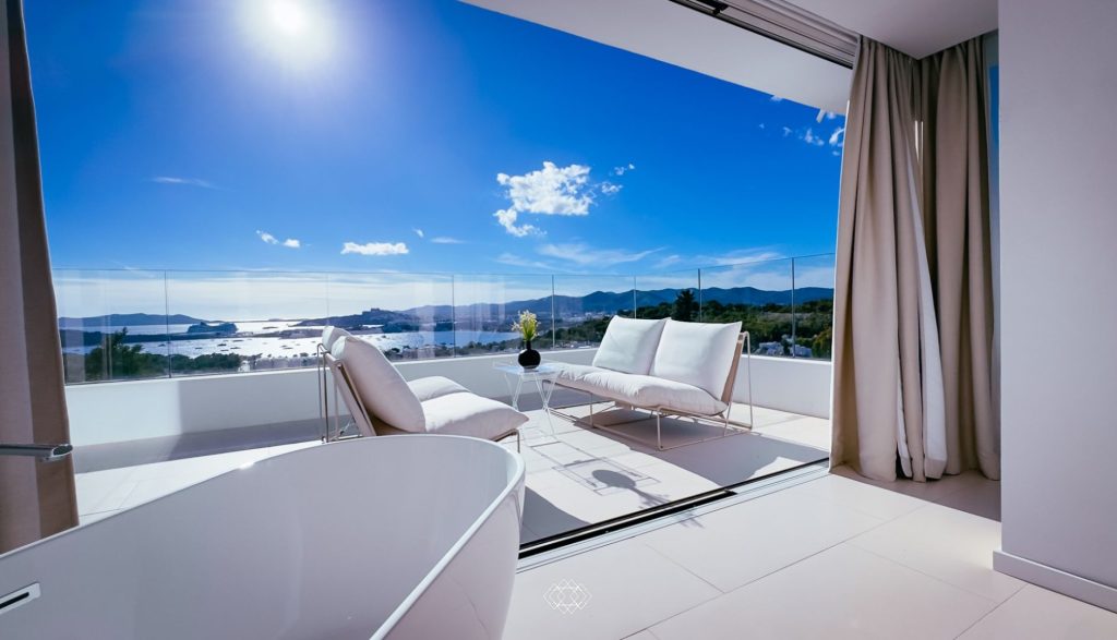 tombenzon-villa-triple-x-2024-33-1920x1100-crop-46-50