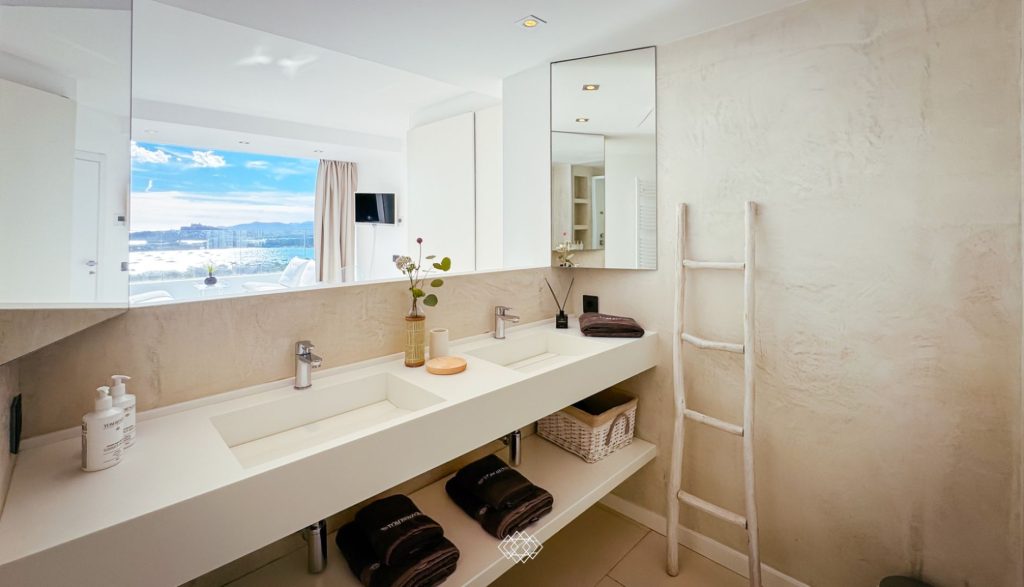 tombenzon-villa-triple-x-2024-40-1920x1100-crop-40-59