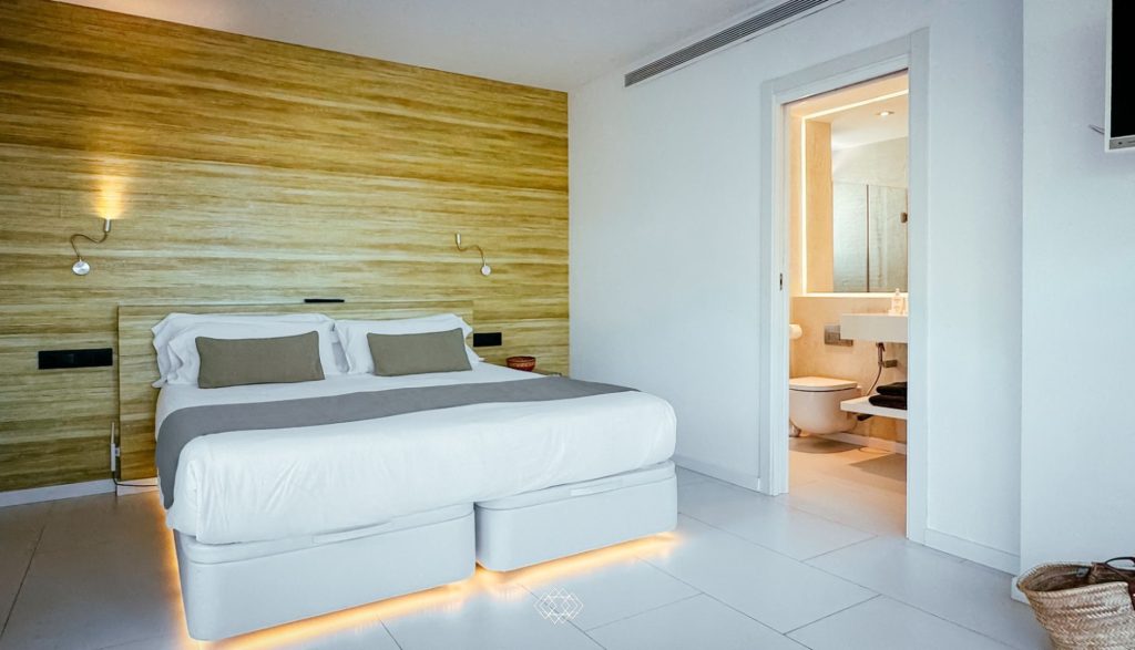 tombenzon-villa-triple-x-2024-41-1920x1100-crop-61-9