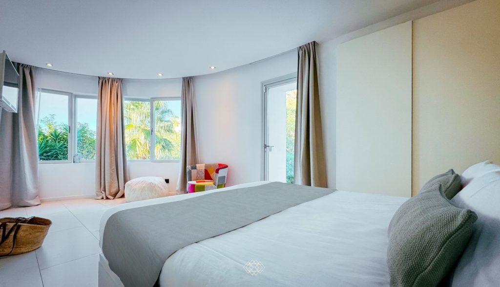 tombenzon-villa-triple-x-2024-42-1920x1100-crop-40-61