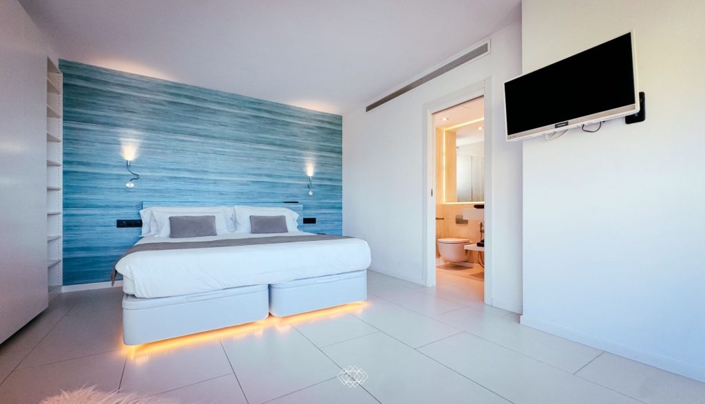 tombenzon-villa-triple-x-2024-46-1920x1100-crop-50-50